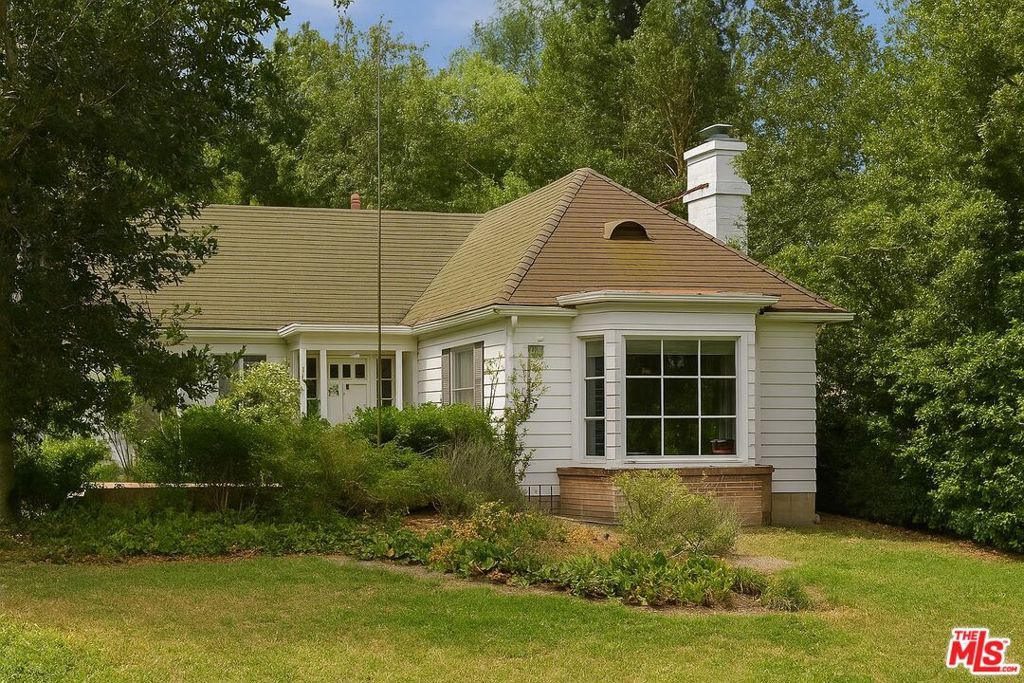 12752 Halkirk Street, Studio City, CA 91604