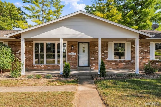 2916 Thrush Drive, St Charles, MO 63301