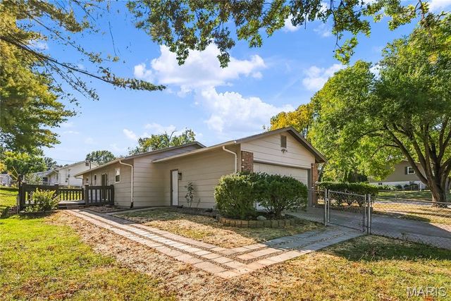 2916 Thrush Drive, St Charles, MO 63301