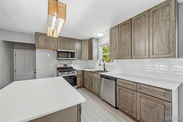 2916 Thrush Drive, St Charles, MO 63301