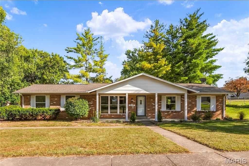 2916 Thrush Drive, St Charles, MO 63301