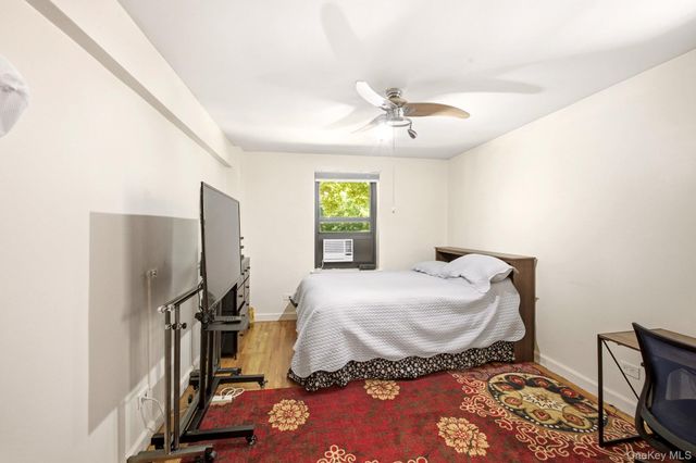 75-05 210 2P, Oakland Gardens, NY 11364