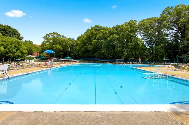 75-05 210 2P, Oakland Gardens, NY 11364