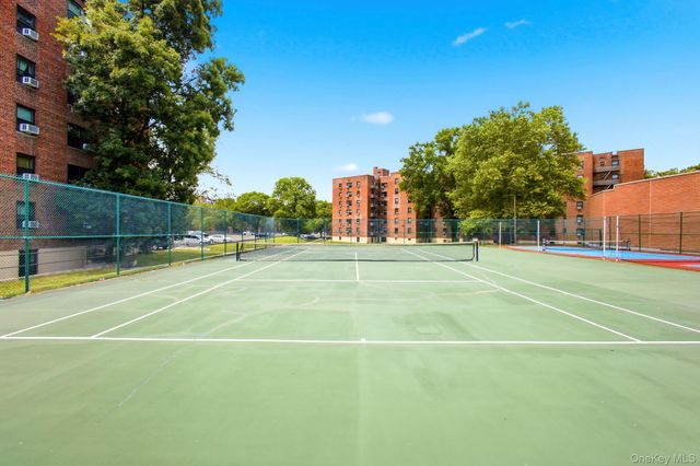 75-05 210 2P, Oakland Gardens, NY 11364
