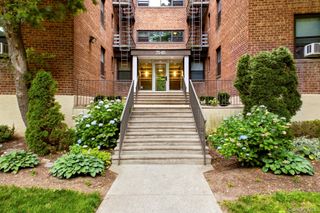 75-05 210 2P, Oakland Gardens, NY 11364
