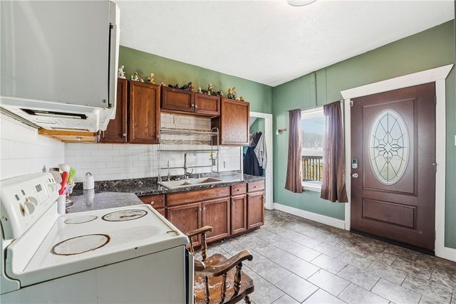 7185 W Market St, Jefferson Twp, PA 16137