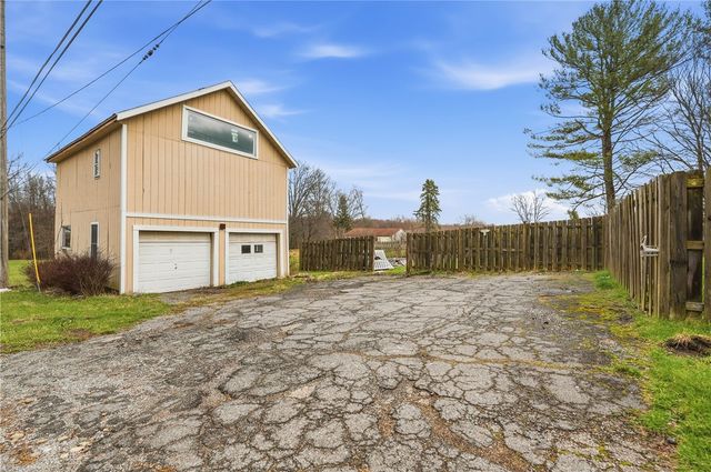 7185 W Market St, Jefferson Twp, PA 16137