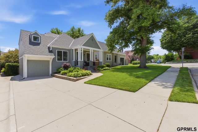 5911 Pierce Street, Omaha, NE 68106