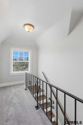 5911 Pierce Street, Omaha, NE 68106