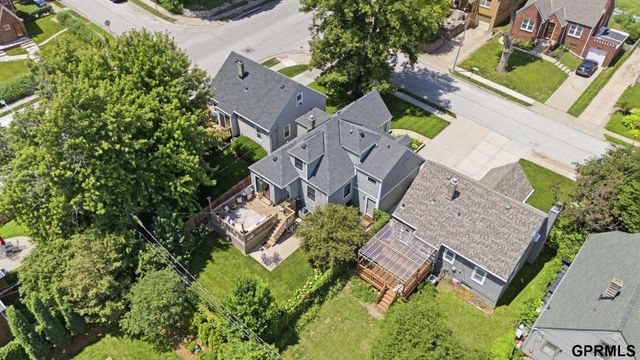 5911 Pierce Street, Omaha, NE 68106