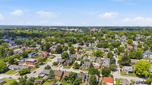 5911 Pierce Street, Omaha, NE 68106