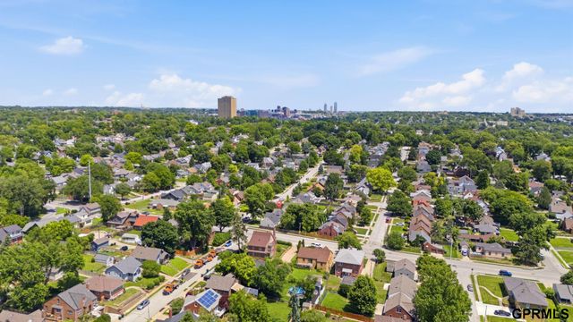 5911 Pierce Street, Omaha, NE 68106