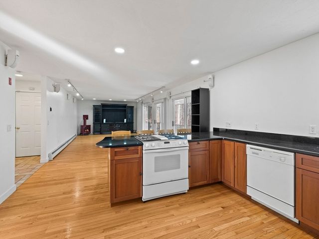 45 Gates St, Framingham, MA 01702