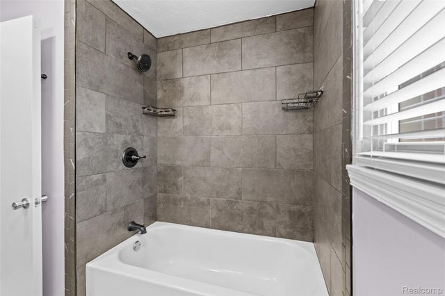 19044 Norwich Road, Livonia, MI 48152