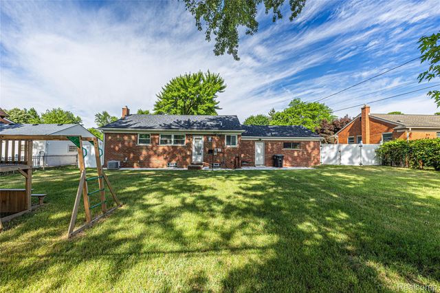 19044 Norwich Road, Livonia, MI 48152