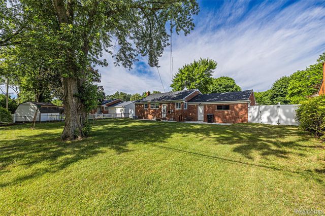 19044 Norwich Road, Livonia, MI 48152