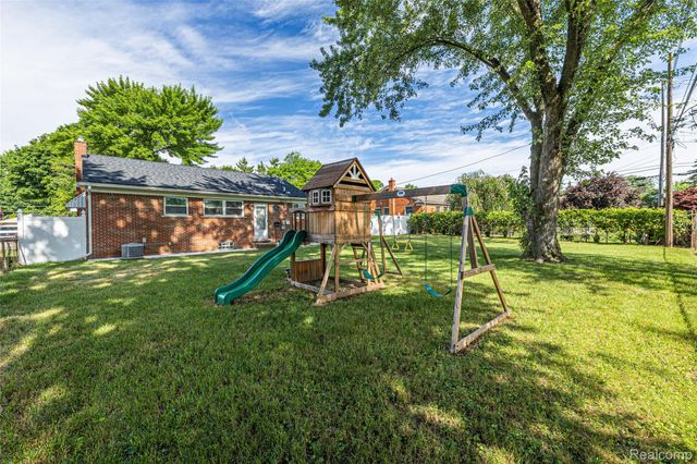 19044 Norwich Road, Livonia, MI 48152