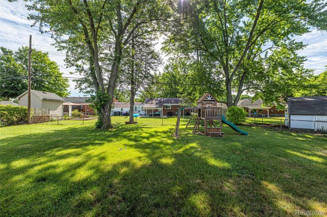 19044 Norwich Road, Livonia, MI 48152