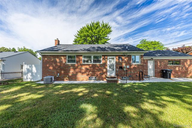 19044 Norwich Road, Livonia, MI 48152