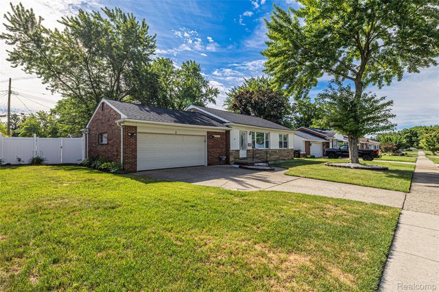 19044 Norwich Road, Livonia, MI 48152