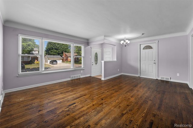 19044 Norwich Road, Livonia, MI 48152