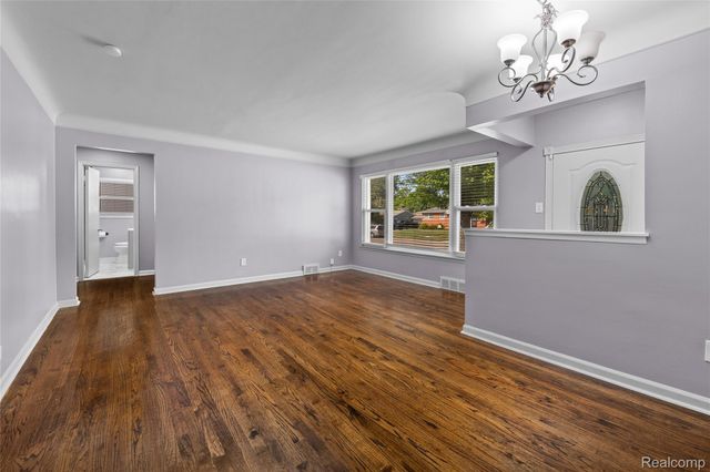 19044 Norwich Road, Livonia, MI 48152