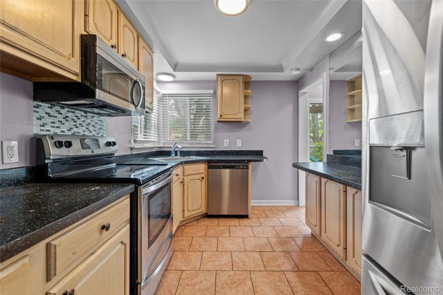 19044 Norwich Road, Livonia, MI 48152
