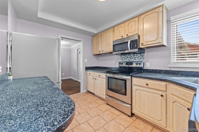 19044 Norwich Road, Livonia, MI 48152
