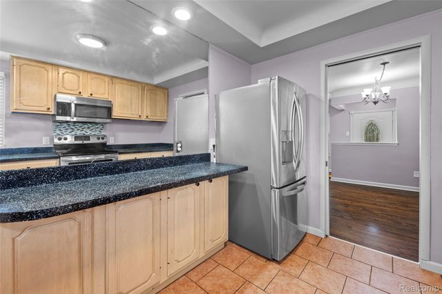 19044 Norwich Road, Livonia, MI 48152