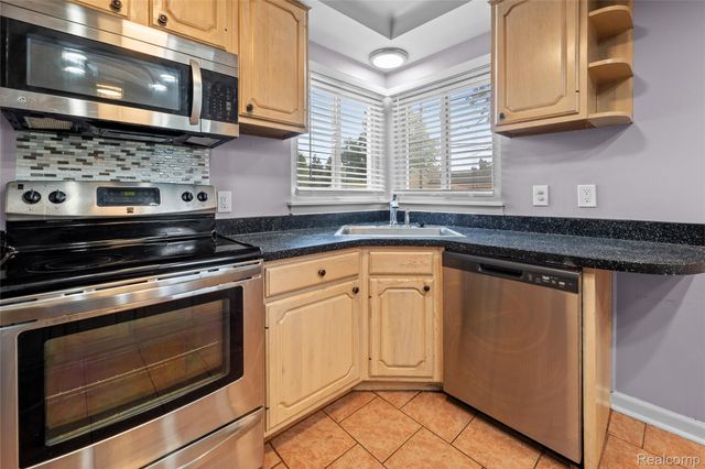 19044 Norwich Road, Livonia, MI 48152