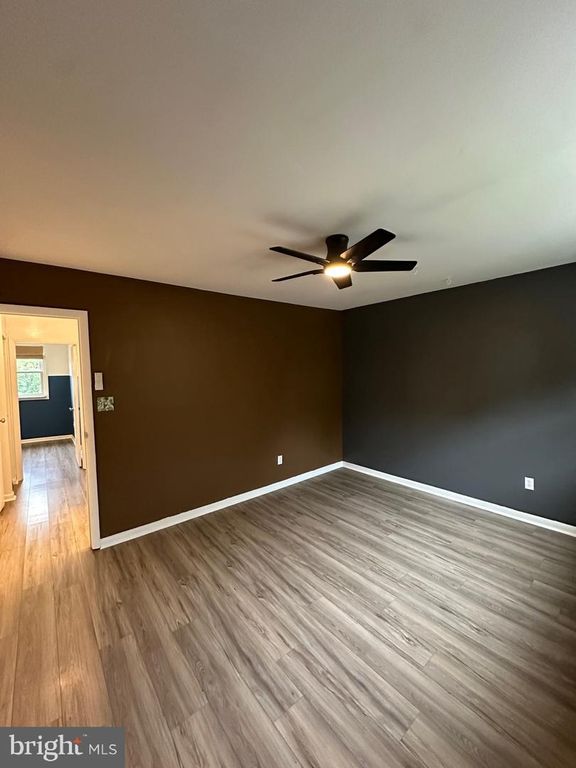 Image 10 of property listing at 323 CHIMNEY OAK DR, Joppa, MD 21085