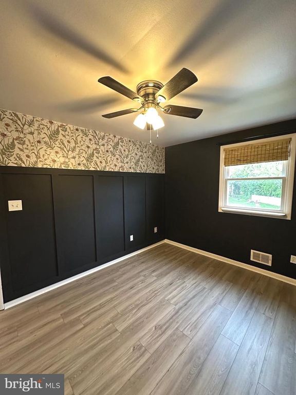 Image 11 of property listing at 323 CHIMNEY OAK DR, Joppa, MD 21085