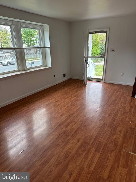 Image 2 of property listing at 323 CHIMNEY OAK DR, Joppa, MD 21085