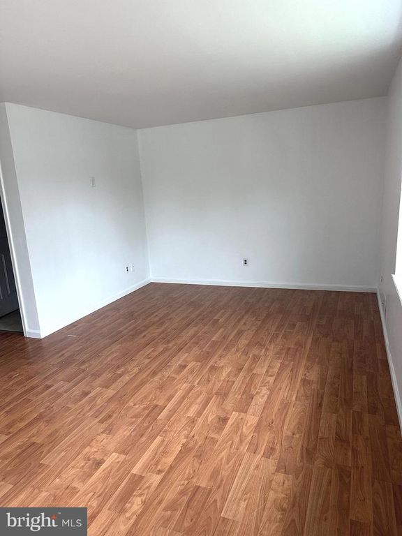Image 3 of property listing at 323 CHIMNEY OAK DR, Joppa, MD 21085