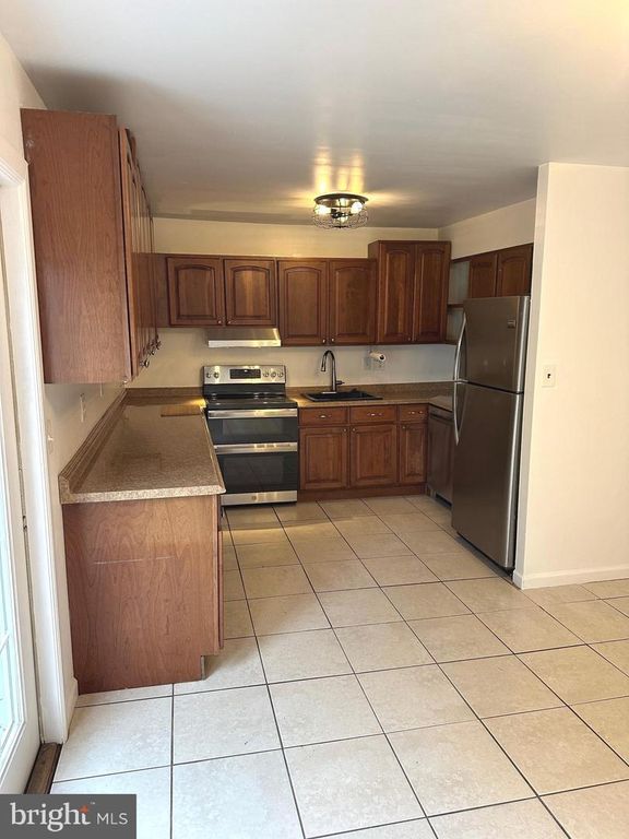Image 4 of property listing at 323 CHIMNEY OAK DR, Joppa, MD 21085