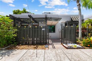 11248 NW 15th Ct, Pembroke Pines, FL 33026