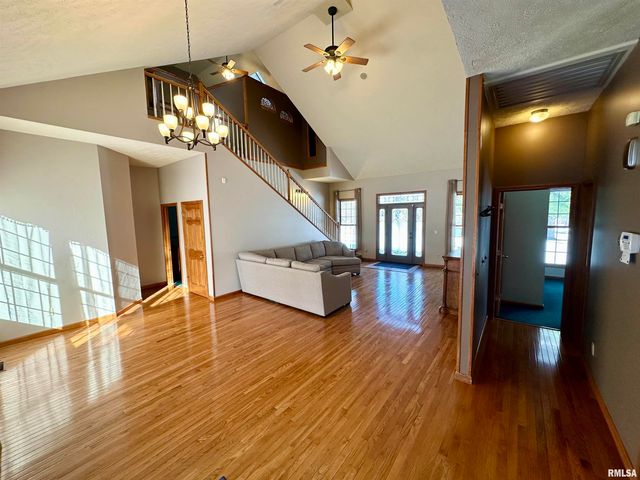 1 Valevue Acres Drive, Jacksonville, IL 62650