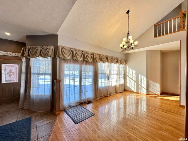 1 Valevue Acres Drive, Jacksonville, IL 62650