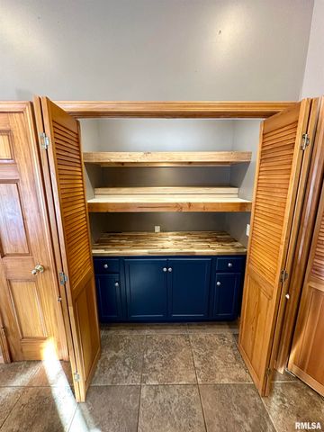 1 Valevue Acres Drive, Jacksonville, IL 62650