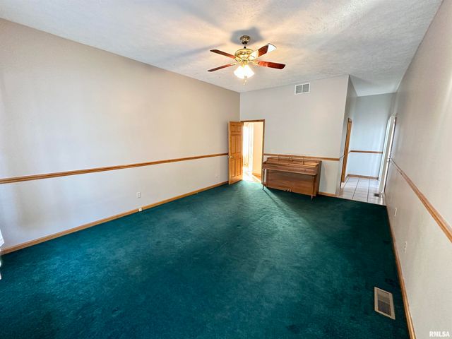 1 Valevue Acres Drive, Jacksonville, IL 62650