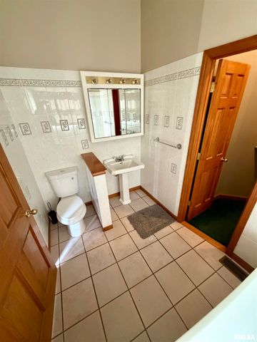 1 Valevue Acres Drive, Jacksonville, IL 62650