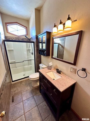 1 Valevue Acres Drive, Jacksonville, IL 62650