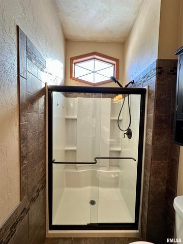 1 Valevue Acres Drive, Jacksonville, IL 62650