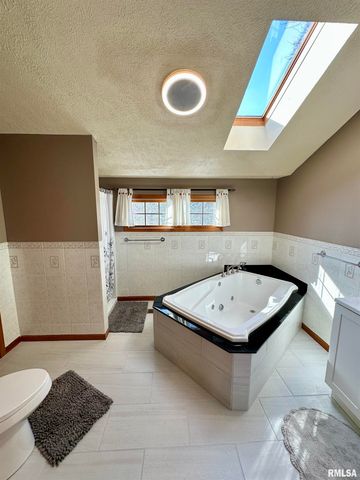 1 Valevue Acres Drive, Jacksonville, IL 62650