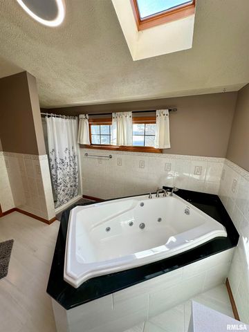 1 Valevue Acres Drive, Jacksonville, IL 62650