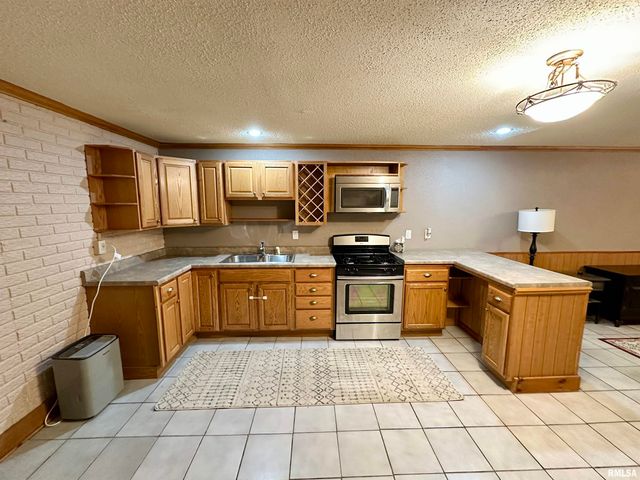 1 Valevue Acres Drive, Jacksonville, IL 62650