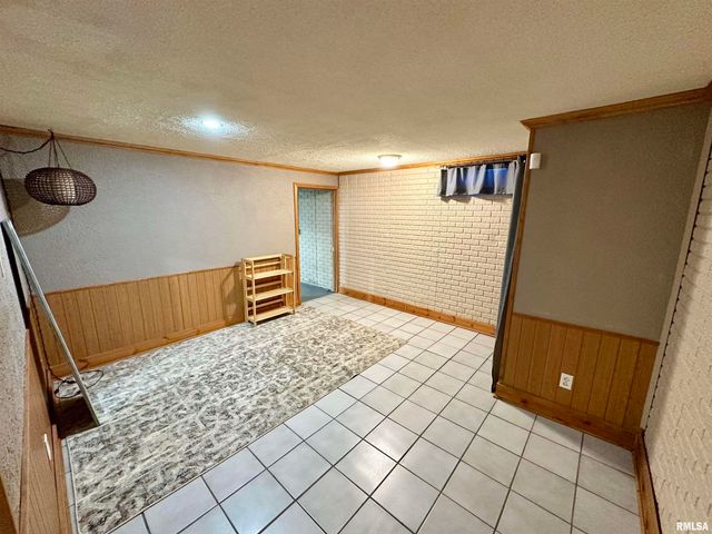 1 Valevue Acres Drive, Jacksonville, IL 62650