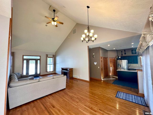 1 Valevue Acres Drive, Jacksonville, IL 62650