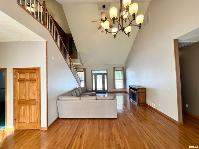 1 Valevue Acres Drive, Jacksonville, IL 62650