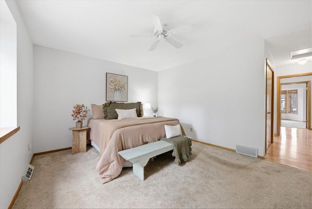 W178N9743 Riversbend CIRCLE W, Germantown, WI 53022